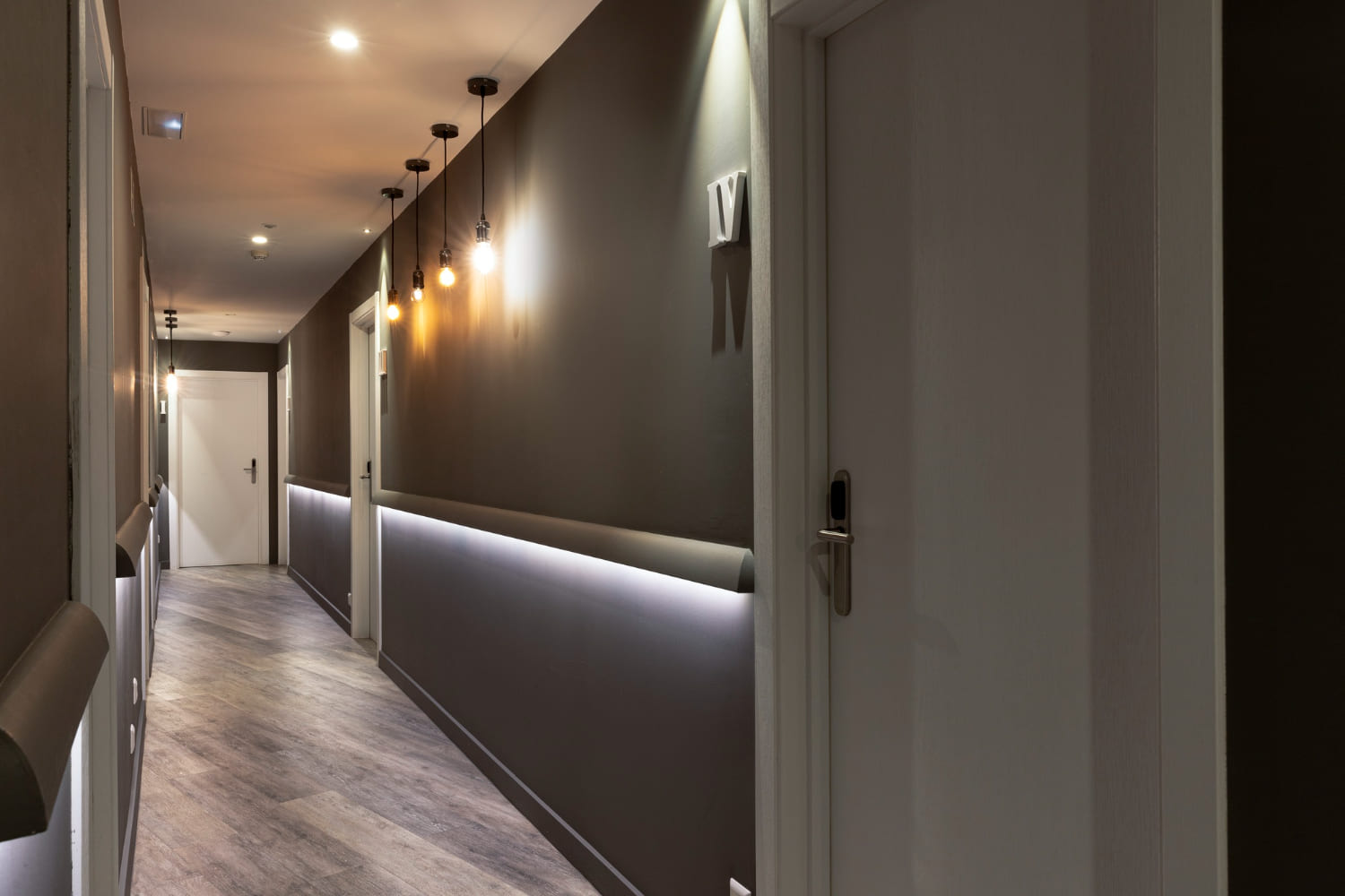 Retrofitting light fixtures to LED technology